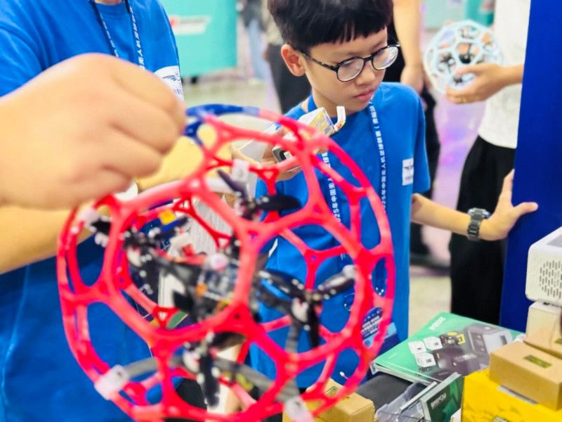 中國無人機足球聯賽貴陽精彩瞬間 中國無人機足球聯賽貴陽精彩瞬間